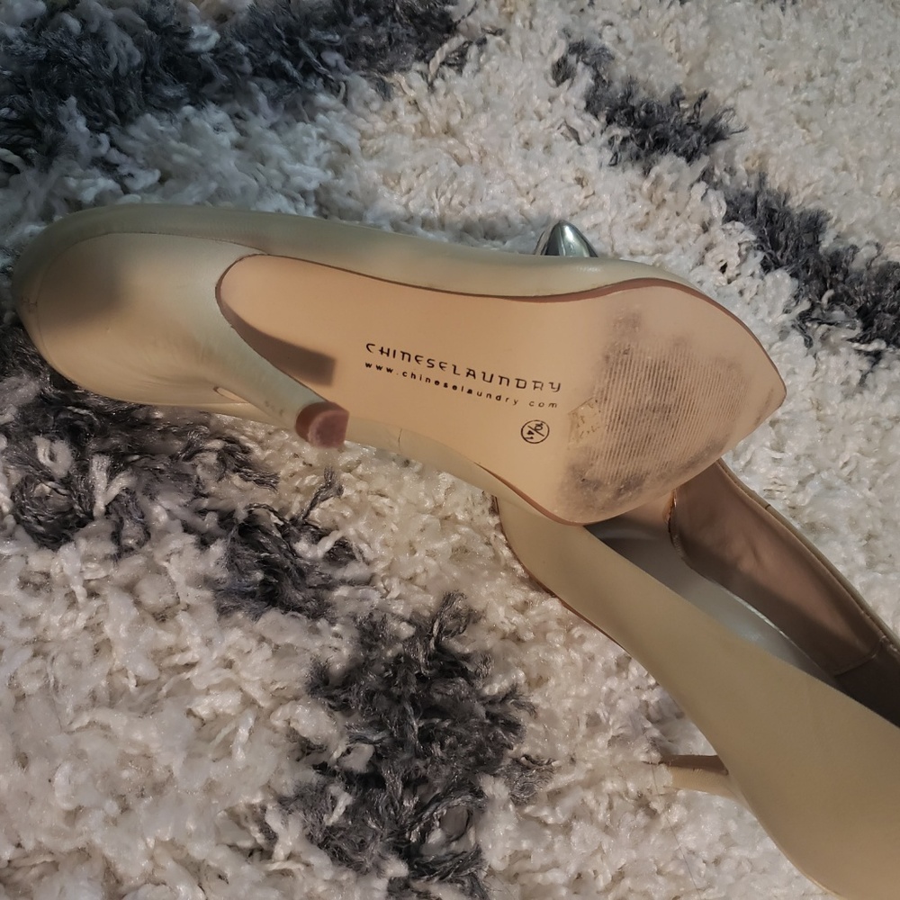 silver cap toe pump - Picture 3 of 3